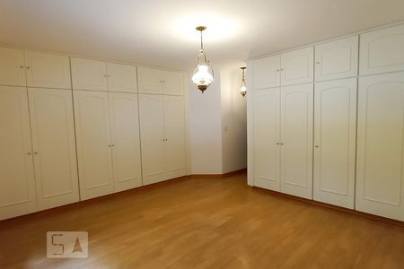 Casa para alugar com 380m², 3 quartos e 5 vagas Casa para alugar com 380m², 3 quartos e 5 vagasSuíte