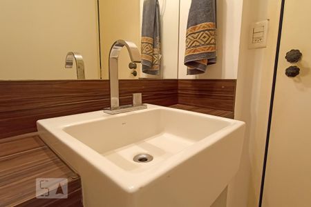 Casa para alugar com 380m², 3 quartos e 5 vagas Casa para alugar com 380m², 3 quartos e 5 vagasDetalhe lavabo - Pia