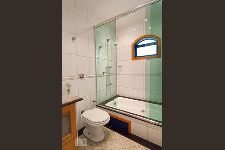 Casa para alugar com 380m², 3 quartos e 5 vagas Casa para alugar com 380m², 3 quartos e 5 vagasBanheiro suíte