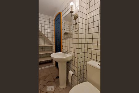 Casa para alugar com 380m², 3 quartos e 5 vagas Casa para alugar com 380m², 3 quartos e 5 vagasBanheiro de serviço