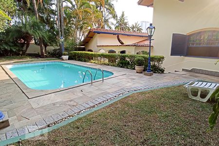 Casa para alugar com 380m², 3 quartos e 5 vagas Casa para alugar com 380m², 3 quartos e 5 vagasQuintal com piscina