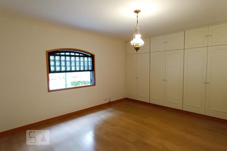 Casa para alugar com 380m², 3 quartos e 5 vagas Casa para alugar com 380m², 3 quartos e 5 vagasSuíte