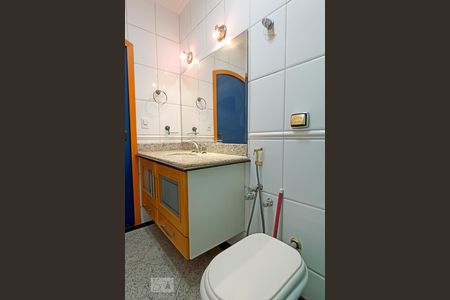 Casa para alugar com 380m², 3 quartos e 5 vagas Casa para alugar com 380m², 3 quartos e 5 vagasBanheiro social