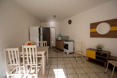 Cozinha de apartamento para alugar com 1 quarto, 35m² em Carvoeira, Florianópolis