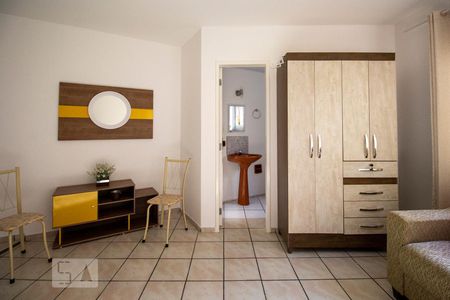 Sala e quarto de apartamento para alugar com 1 quarto, 35m² em Carvoeira, Florianópolis