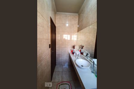 Lavabo de casa para alugar com 3 quartos, 250m² em Bosque da Saúde, São Paulo