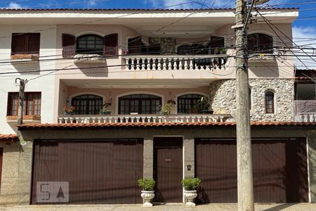 Casa para alugar com 405m², 3 quartos e 6 vagas Casa para alugar com 405m², 3 quartos e 6 vagasFachada