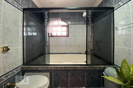 Casa para alugar com 405m², 3 quartos e 6 vagas Casa para alugar com 405m², 3 quartos e 6 vagasBanheiro do Quarto 2