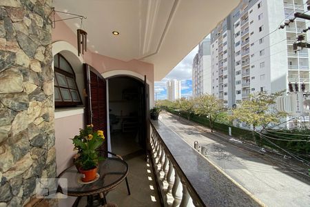 Casa para alugar com 405m², 3 quartos e 6 vagas Casa para alugar com 405m², 3 quartos e 6 vagasSacada