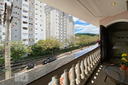 Casa para alugar com 405m², 3 quartos e 6 vagas Casa para alugar com 405m², 3 quartos e 6 vagasSacada