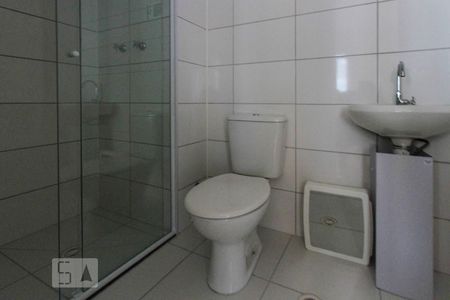 Banheiro de kitnet/studio para alugar com 1 quarto, 32m² em Vila Ema, São Paulo