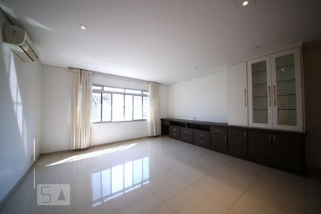 Sala de casa à venda com 3 quartos, 230m² em Jardim Aeroporto, São Paulo