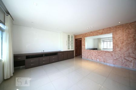 Sala de casa para alugar com 3 quartos, 230m² em Jardim Aeroporto, São Paulo