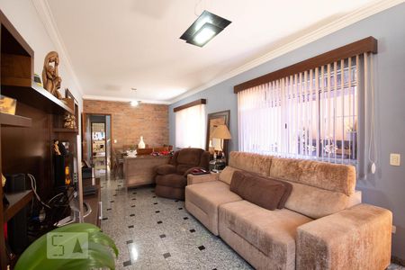 Casa à venda com 240m², 6 quartos e 4 vagasSala