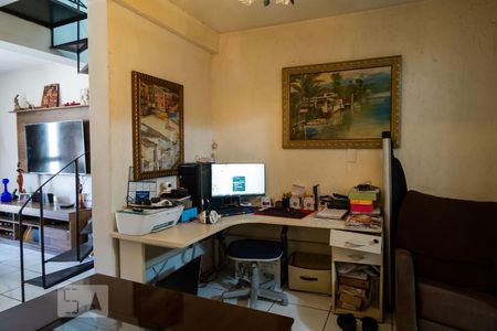 Sala de casa de condomínio à venda com 3 quartos, 104m² em Coronel Aparicio Borges, Porto Alegre