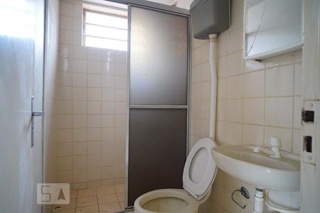 Banheiro de apartamento para alugar com 1 quarto, 43m² em Protásio Alves, Porto Alegre