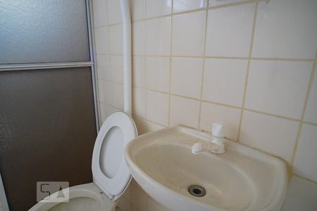 Banheiro de apartamento para alugar com 1 quarto, 43m² em Protásio Alves, Porto Alegre