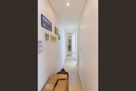 Corredor de apartamento para alugar com 2 quartos, 45m² em Jardim Santa Teresinha, São Paulo