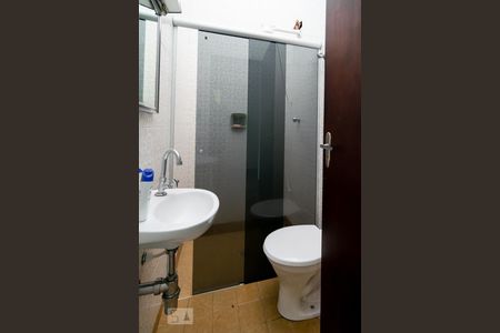 Banheiro Social 1 de casa para alugar com 3 quartos, 150m² em Jardim Umuarama, São Paulo