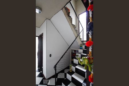 Escada de casa para alugar com 4 quartos, 255m² em Parque Continental Ii, Guarulhos