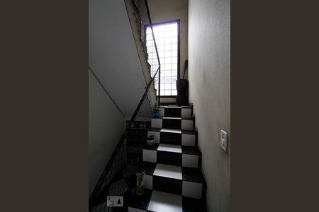 Escada de casa para alugar com 4 quartos, 255m² em Parque Continental Ii, Guarulhos