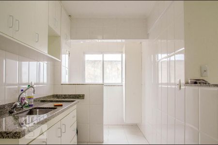 Cozinha de apartamento para alugar com 2 quartos, 70m² em Vila Cavaton, São Paulo