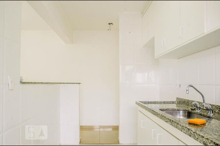 Cozinha de apartamento para alugar com 2 quartos, 70m² em Vila Cavaton, São Paulo