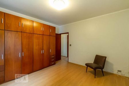 Casa para alugar com 180m², 4 quartos e 3 vagas Casa para alugar com 180m², 4 quartos e 3 vagasQuarto 2