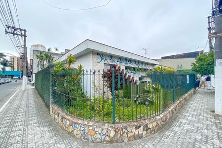 Casa para alugar com 180m², 4 quartos e 3 vagas Casa para alugar com 180m², 4 quartos e 3 vagasFachada
