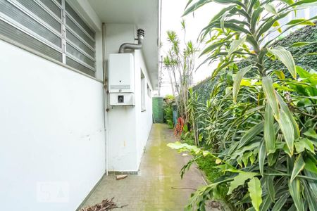 Casa para alugar com 180m², 4 quartos e 3 vagas Casa para alugar com 180m², 4 quartos e 3 vagasCorredor lateral