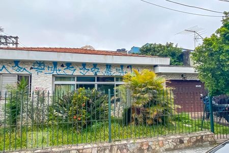 Casa para alugar com 180m², 4 quartos e 3 vagas Casa para alugar com 180m², 4 quartos e 3 vagasFachada