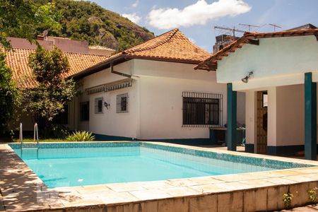 Piscina de casa à venda com 4 quartos, 600m² em São Francisco, Niterói