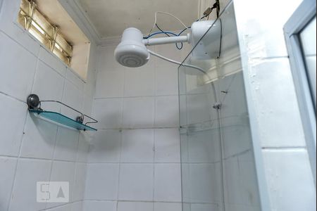 banheiro de apartamento para alugar com 2 quartos, 95m² em Parque Enseada, Guarujá