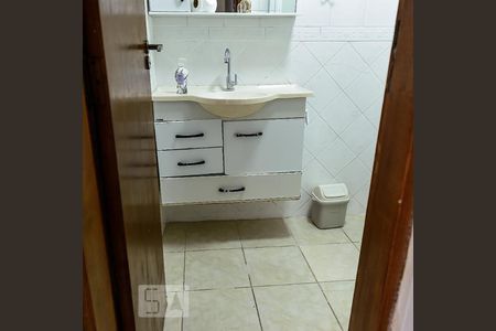 banheiro de apartamento para alugar com 2 quartos, 95m² em Parque Enseada, Guarujá