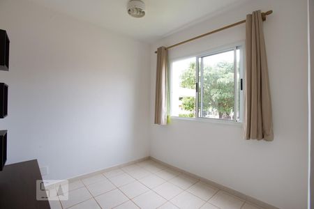 Sala de TV de casa de condomínio para alugar com 3 quartos, 98m² em Vila do Golf, Ribeirão Preto