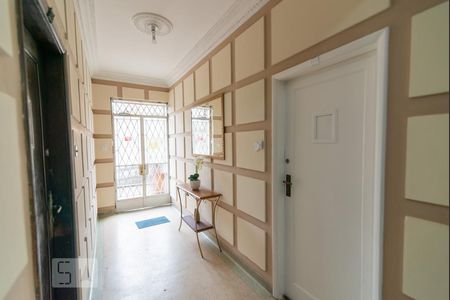 Apartamento à venda com 70m², 2 quartos e sem vaga Apartamento à venda com 70m², 2 quartos e sem vagaHall