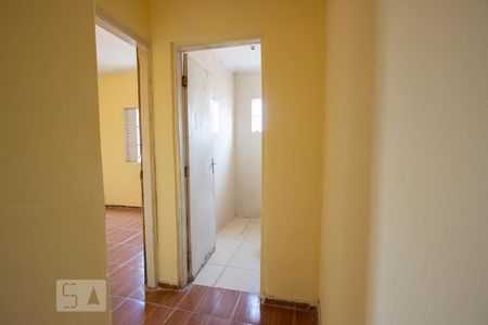 Corredor de apartamento para alugar com 2 quartos, 75m² em Vila Santa Terezinha, Carapicuíba