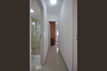 Corredor de apartamento para alugar com 2 quartos, 51m² em Vila Suzana, São Paulo