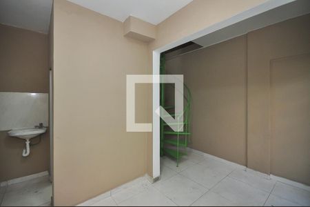 Sala 1 de casa para alugar com 1 quarto, 60m² em Jardim Wanda, Taboão da Serra