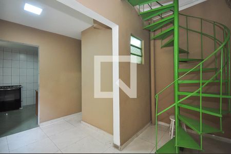 Sala 1 de casa para alugar com 1 quarto, 60m² em Jardim Wanda, Taboão da Serra