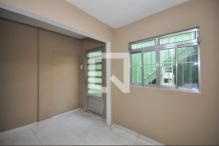 Sala 1 de casa para alugar com 1 quarto, 60m² em Jardim Wanda, Taboão da Serra