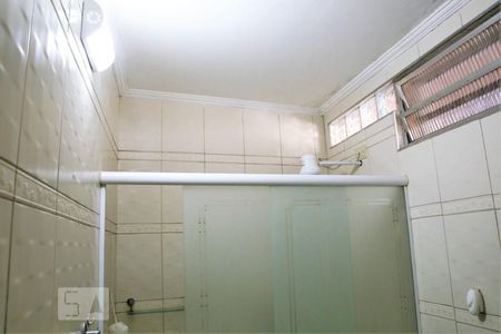Banheiro de casa para alugar com 2 quartos, 125m² em Canto do Forte, Praia Grande