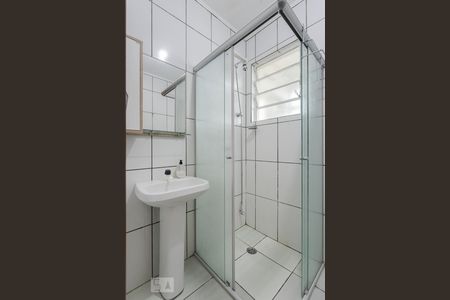 Banheiro de apartamento à venda com 2 quartos, 58m² em Humaitá, Porto Alegre