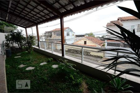 varanda de casa para alugar com 4 quartos, 500m² em Jardim Guanabara, Rio de Janeiro