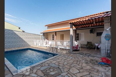 Casa à venda com 240m², 4 quartos e 3 vagas Casa à venda com 240m², 4 quartos e 3 vagasPiscina