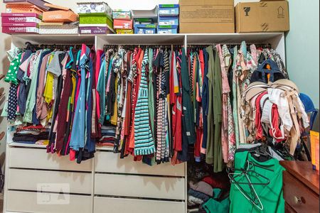 Casa à venda com 240m², 4 quartos e 3 vagas Casa à venda com 240m², 4 quartos e 3 vagasCloset