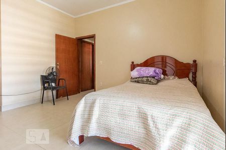 Casa à venda com 240m², 4 quartos e 3 vagas Casa à venda com 240m², 4 quartos e 3 vagasQuarto 1