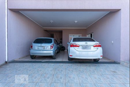 Casa à venda com 240m², 4 quartos e 3 vagas Casa à venda com 240m², 4 quartos e 3 vagasGaragem