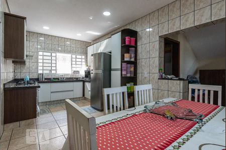 Casa à venda com 240m², 4 quartos e 3 vagas Casa à venda com 240m², 4 quartos e 3 vagasCozinha