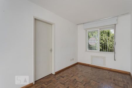 Sala de apartamento para alugar com 1 quarto, 37m² em Rubem Berta, Porto Alegre